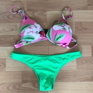 Tropical 🌴 Bikini Set